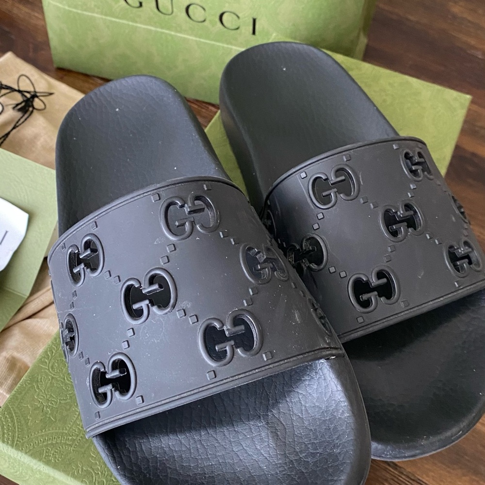 Womens Gucci slides